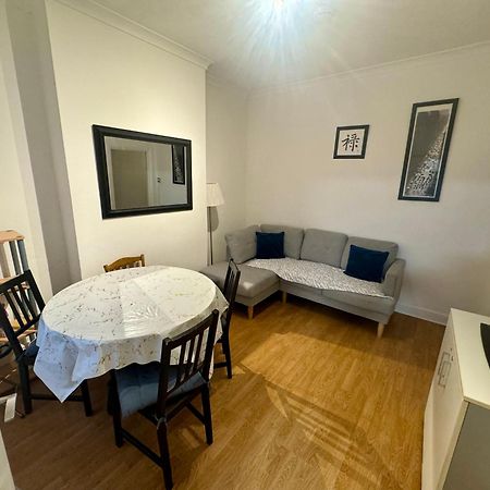 4 Bedroom House In Turnpike Lane/Wood Green Londra Exterior foto