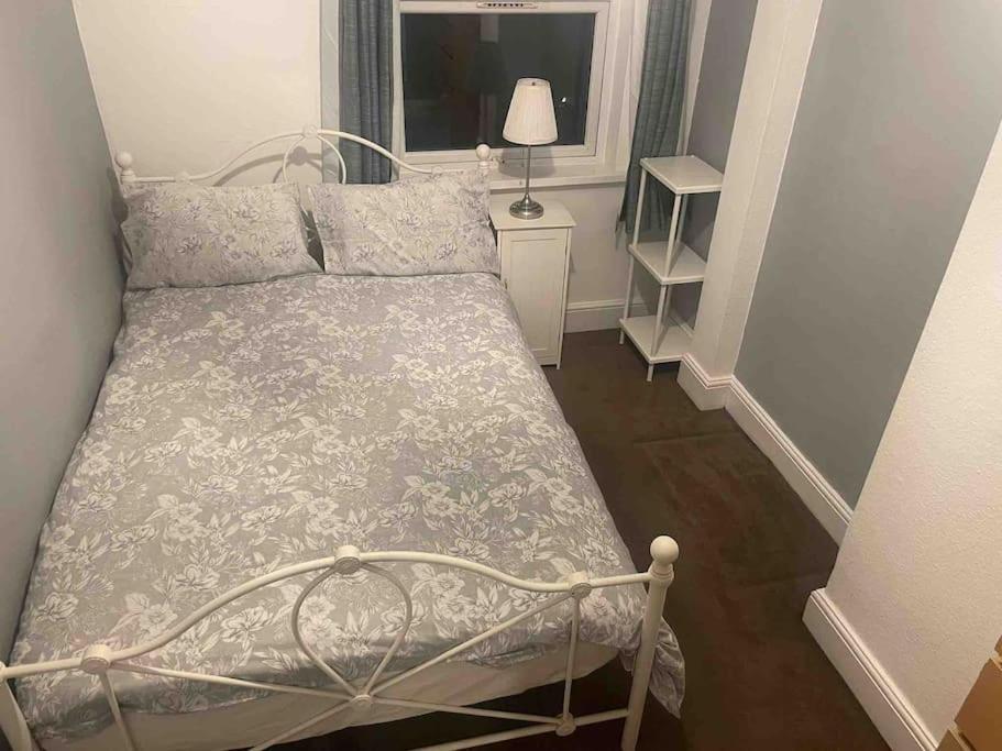 4 Bedroom House In Turnpike Lane/Wood Green Londra Exterior foto