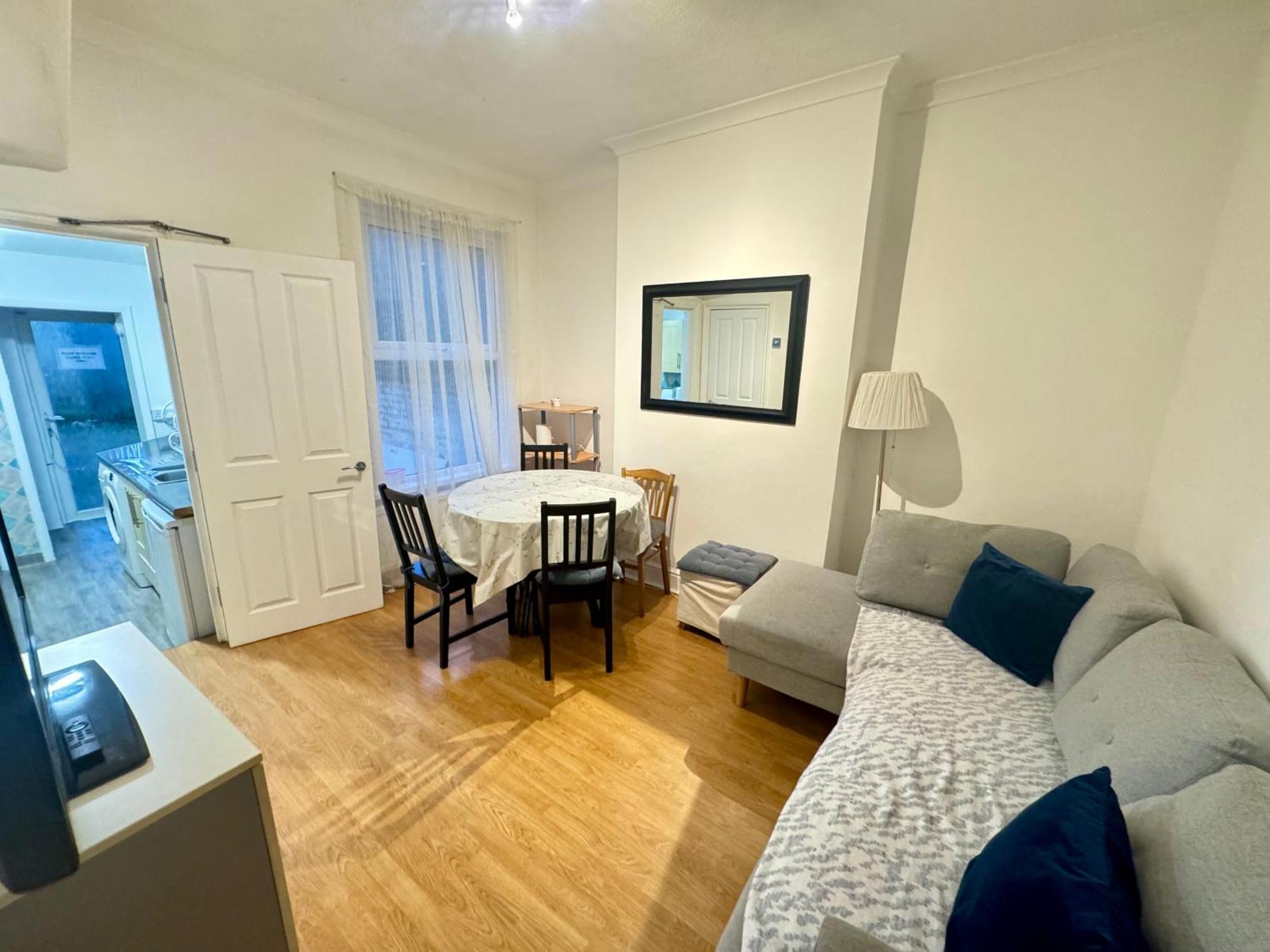 4 Bedroom House In Turnpike Lane/Wood Green Londra Exterior foto